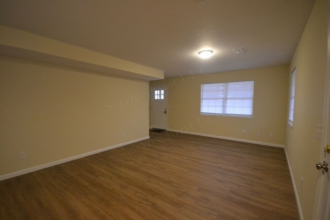 Building Photo - Spacious 3 Bed, 1.5 Bath Fourplex Unit in Buffalo, MO