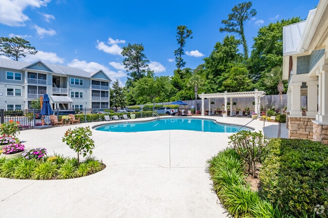 Piscina - The Crossings At Nine Mile Road