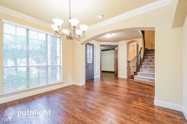 Building Photo - 5 br, 4.5 bath House - 3212 Pamplona