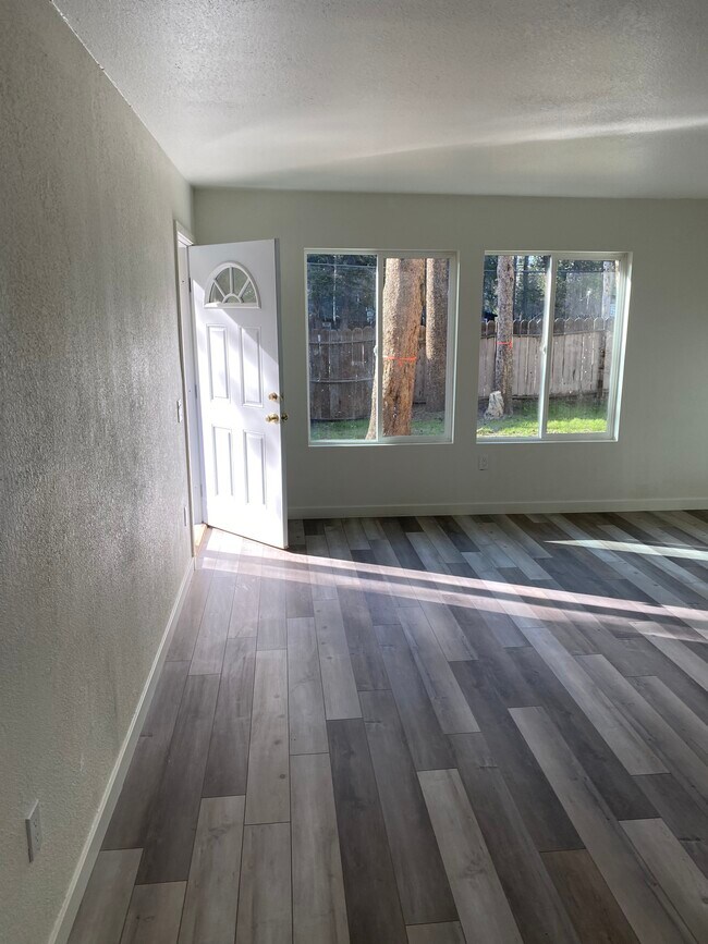 3671 Spruce Ave Unit 2, South Lake Tahoe, CA 96150 Apartments in