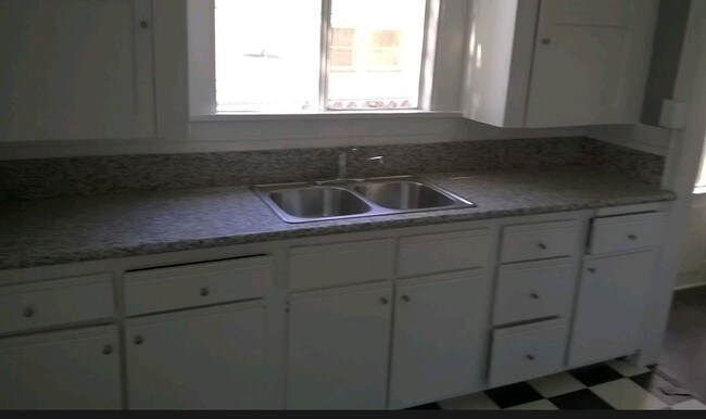 Foto del edificio - 500 W Wilson Ave