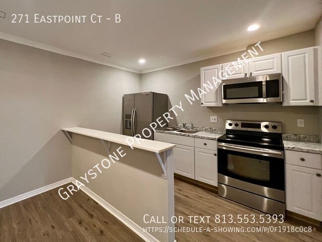 Foto del edificio - Spacious Half-Duplex with Modern Upgrades ...