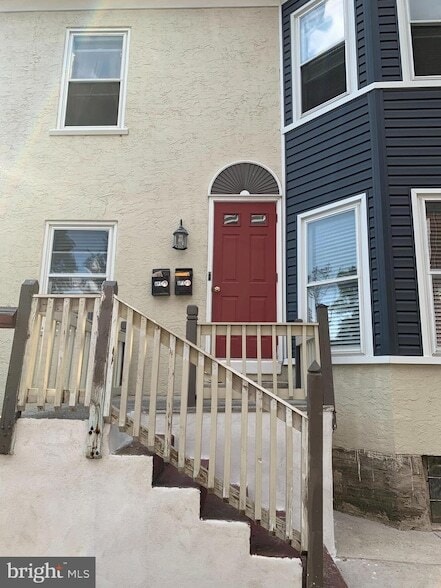 Building Photo - 517 Walnut Street Unit 3
