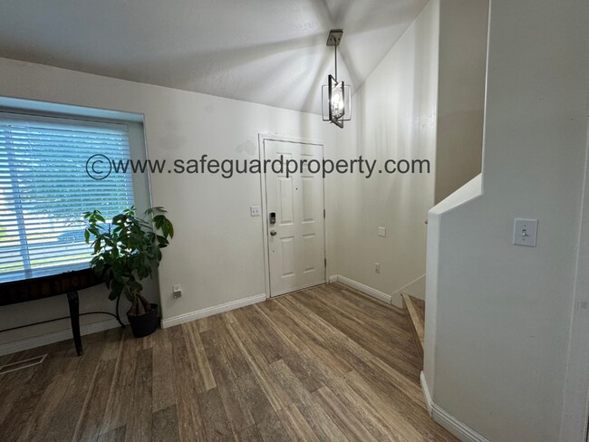 Foto del edificio - Welcoming Multi-Level Home for Rent in Wes...