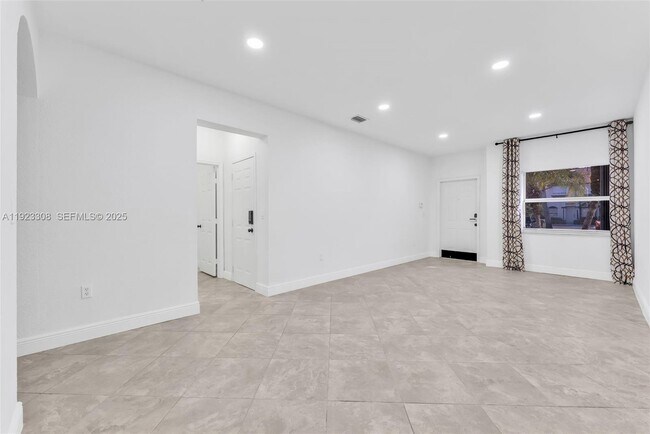 Foto del edificio - 2214 SE 23rd Ave