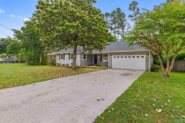 Building Photo - 2211 Cecille Dr SW