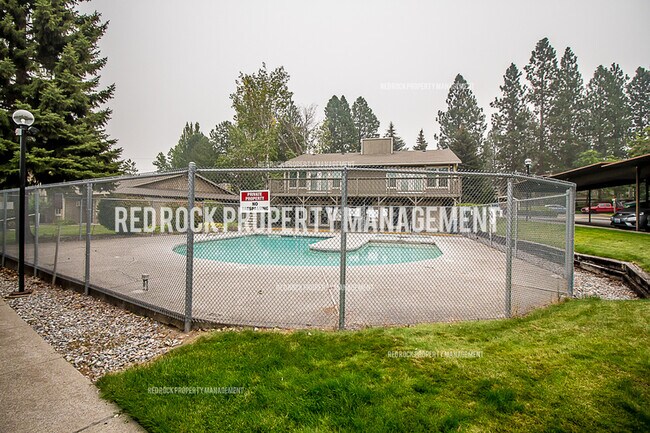 Foto del edificio - 6017 E 6th Ave