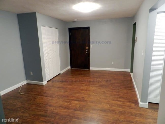 Building Photo - 35 Glencoe St