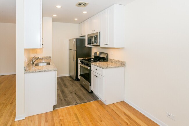 Espacio de cocina funcional - 424 W. Oakdale Ave.