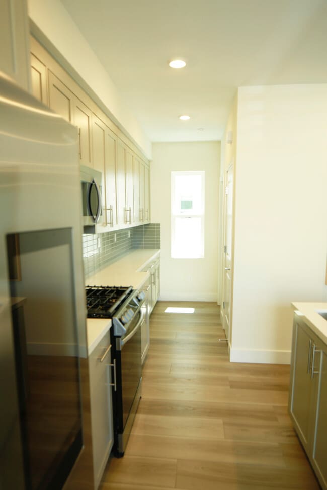 Building Photo - 5592 Holly Bay Ave