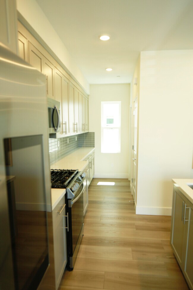 Foto del edificio - 5592 Holly Bay Ave