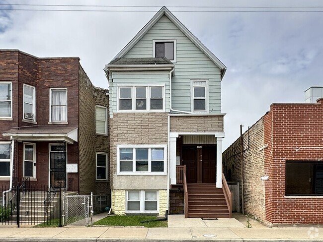 Building Photo - 3532 N Elston Ave