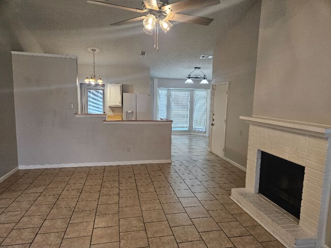 Building Photo - 1608 Bobby Lee Dr