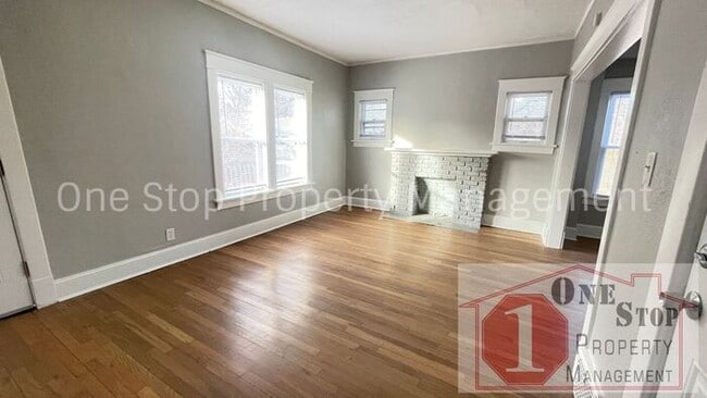 Building Photo - Beautiful 3 Bedroom 1 Bathroom Home in Kansas City!