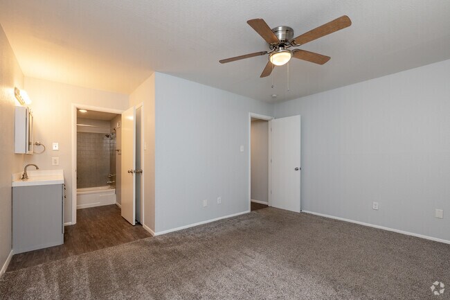 3HAB, 2BA - 1250 ft² - 1er dormitorio - Whitehall Apartments