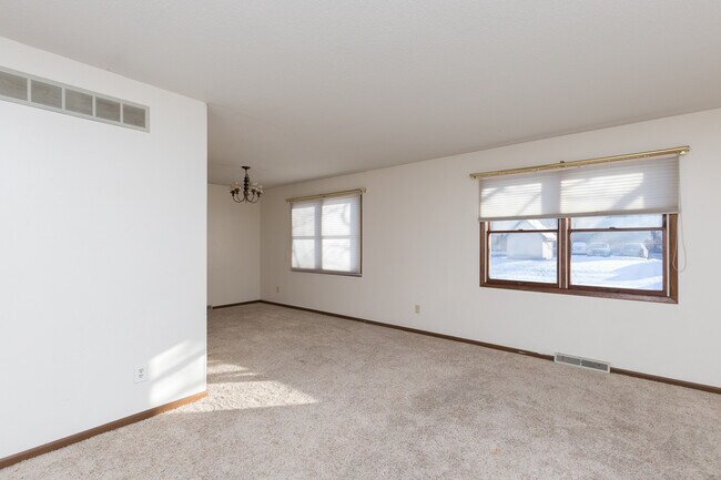 Building Photo - 3212 Dundee Ln