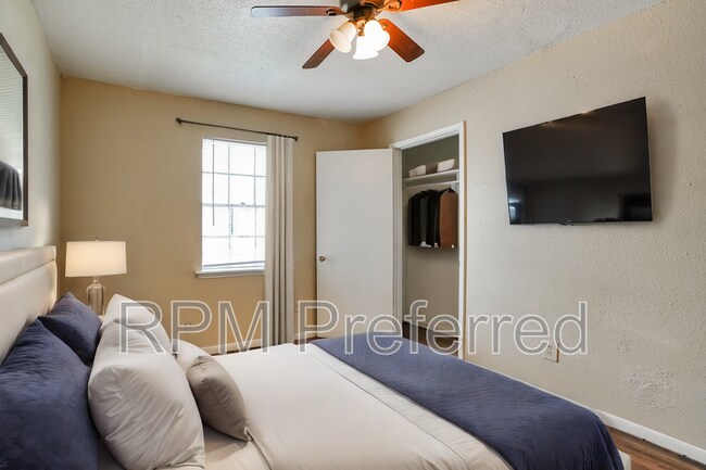 Foto del edificio - 427 Hollyvale Dr