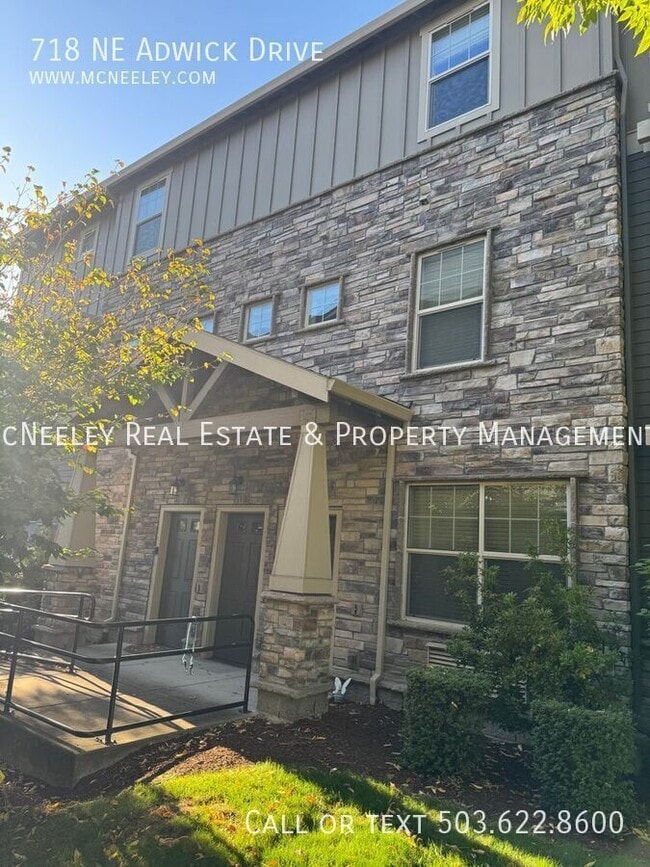 Photo - 718 NE Adwick Dr House