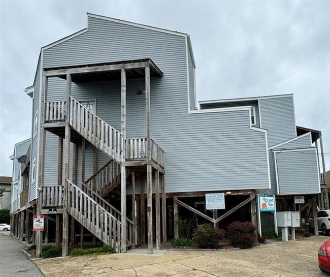 1326 W Ocean View Ave