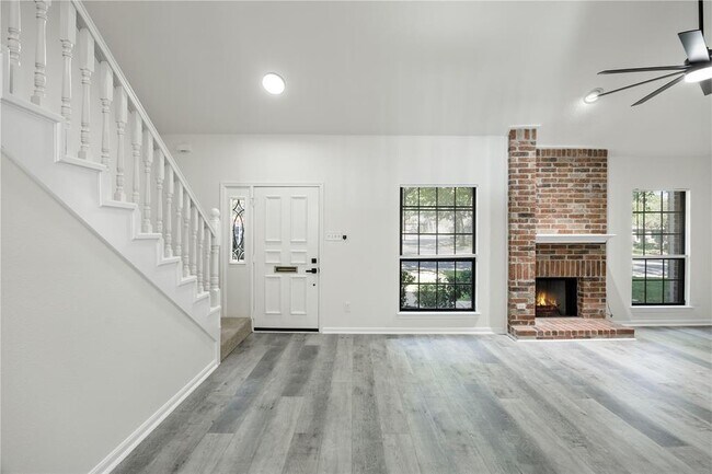 Foto del edificio - 7131 Chimney Corners