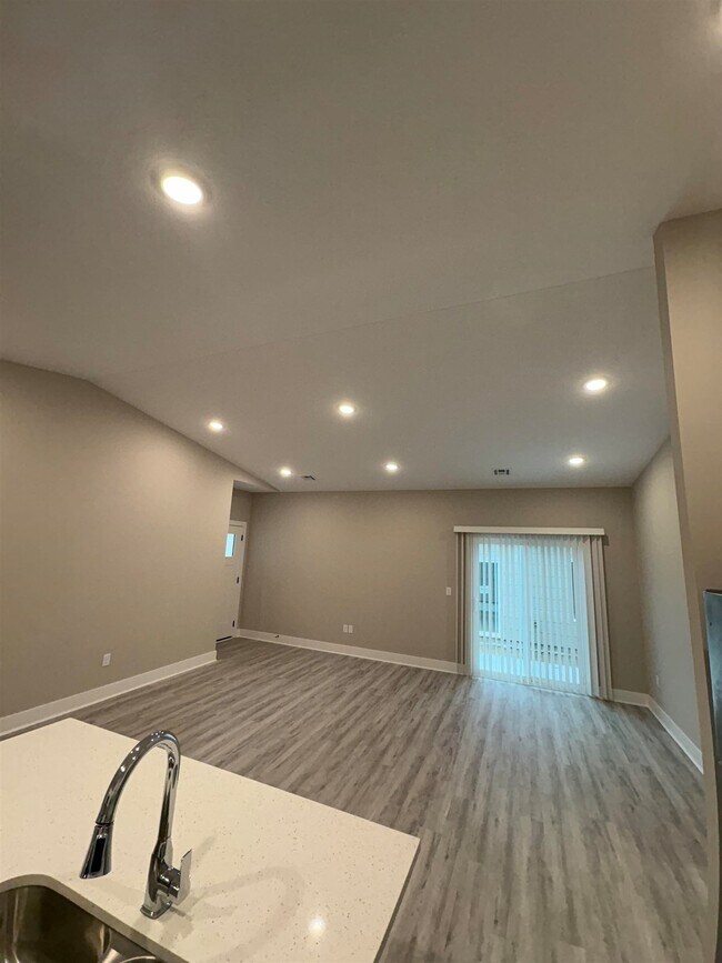 Foto del edificio - 12823 E Blake St