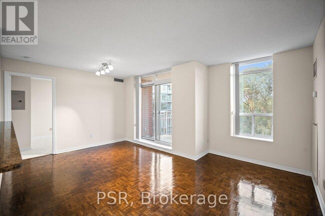 Building Photo - 515 Rosewell Ave