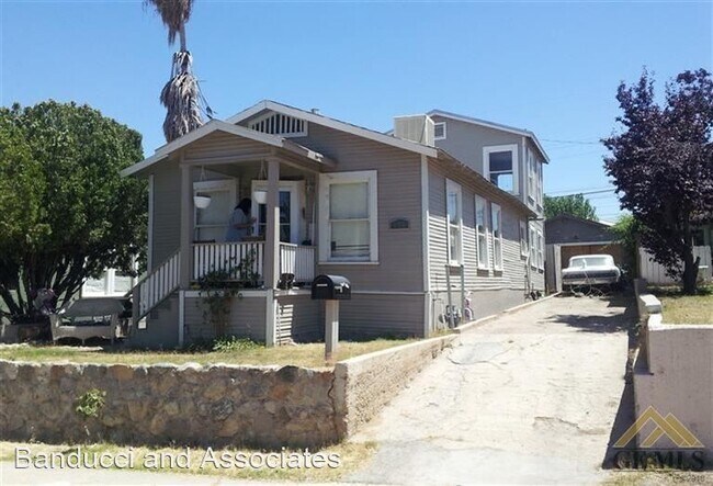 Building Photo - 3 br, 1.5 bath House - 503 D St