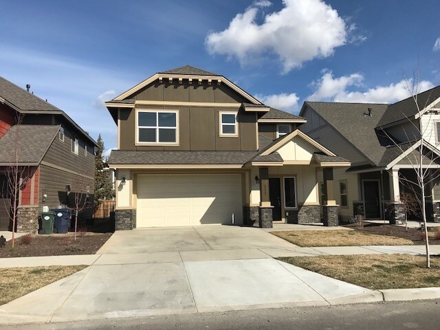 Foto principal - 3112 Northeast Flagstone Avenue