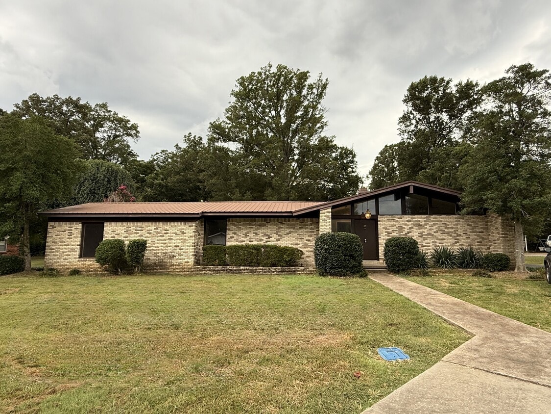 Primary Photo - 107 Diamond Dr