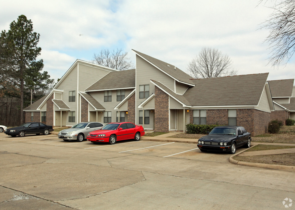 Primary Photo - Red Oaks Apartments