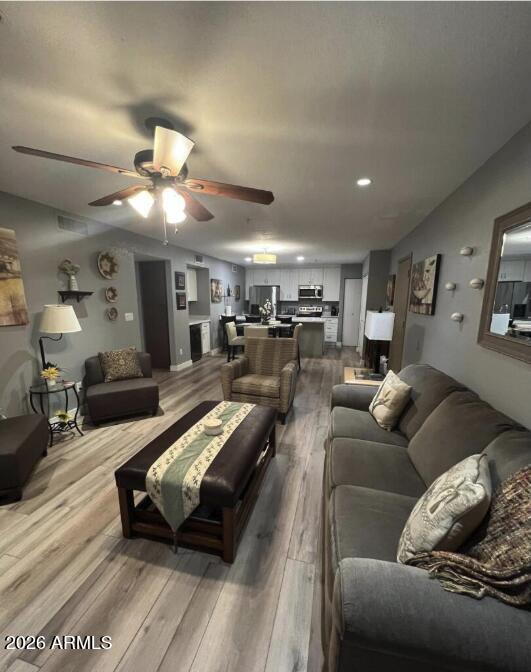 Foto del edificio - 7777 E Main St