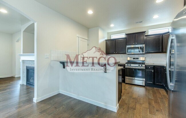 Foto del edificio - FOR RENT: Beautiful Coburg 3 Bed / 2.5 Bath Craftsman!