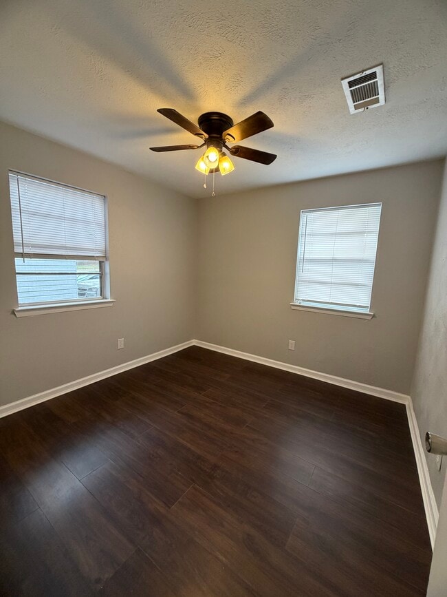 Photo - 519 Wren Ave House