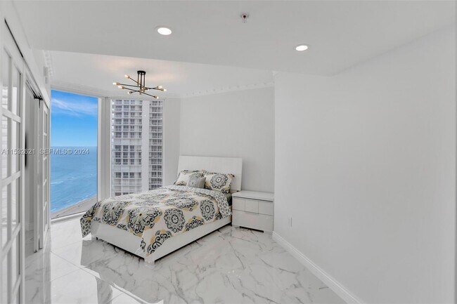 Foto del edificio - 16699 Collins Ave