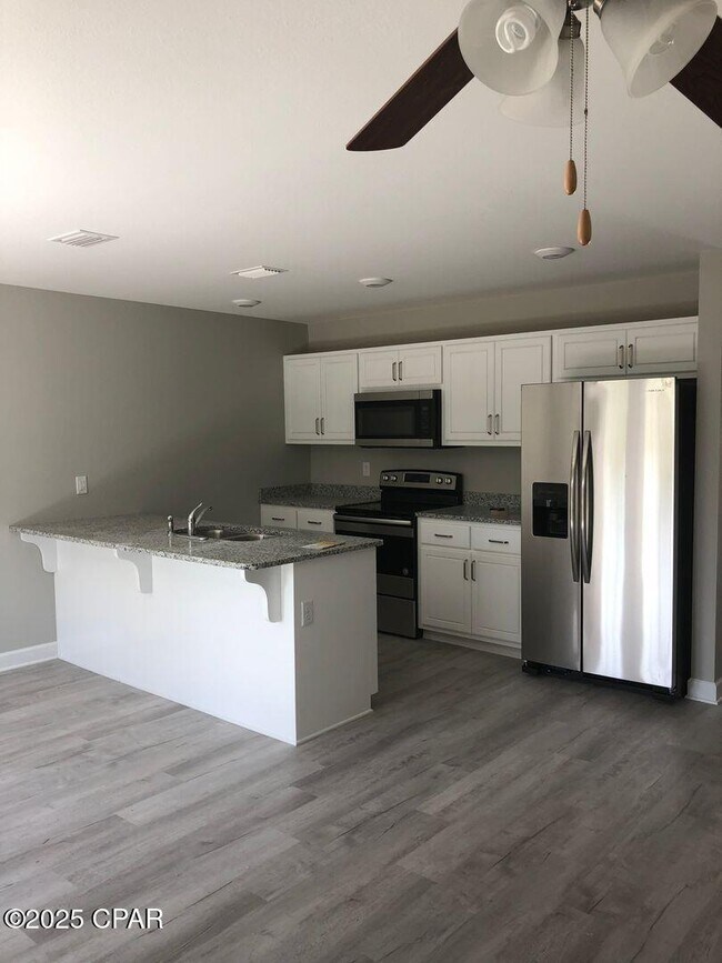 Foto del edificio - 247 Callaway Chase Ln