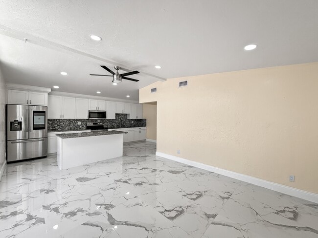 Building Photo - 3675 Prudence Dr