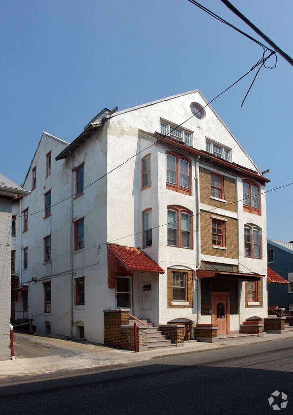 Primary Photo - 15-19 N Mulberry St