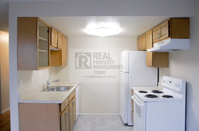 Building Photo - MOVE IN SPECIAL - $250.00 off first month!...