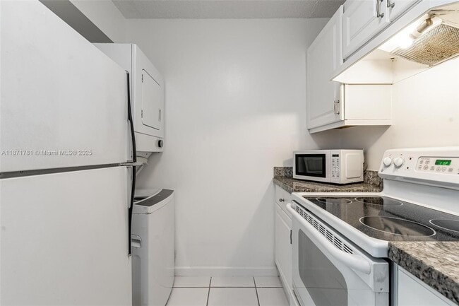 Foto del edificio - 1033 Twin Lakes Dr