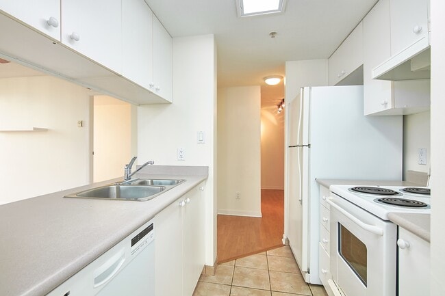 Building Photo - 1804-1188 Howe