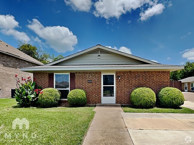 Building Photo - 1601 Cardinal Dr