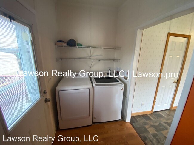 Building Photo - 3 br, 2.5 bath House - 6810 Thirlane Rd., NW