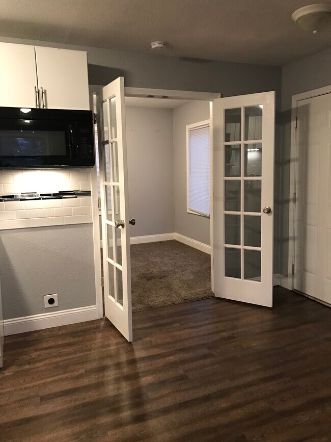 Foto del edificio - 3222 E Zimmerly St