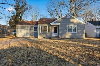 Building Photo - 2116 SW Plass Ave