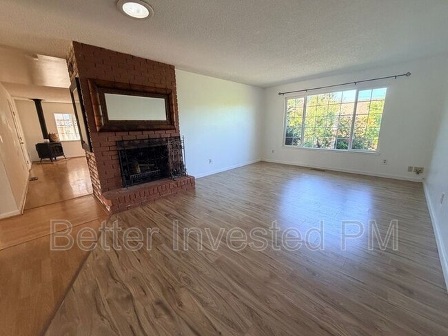 Building Photo - 1713 Mariposa Dr