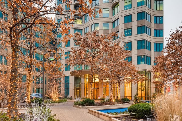 Building Photo - 400 N La Salle Dr