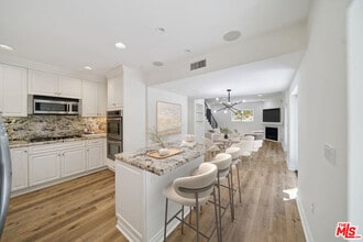 Building Photo - 1529 S Beverly Dr