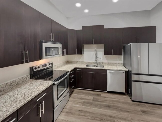 Building Photo - 745 Fountainhead Ln NE