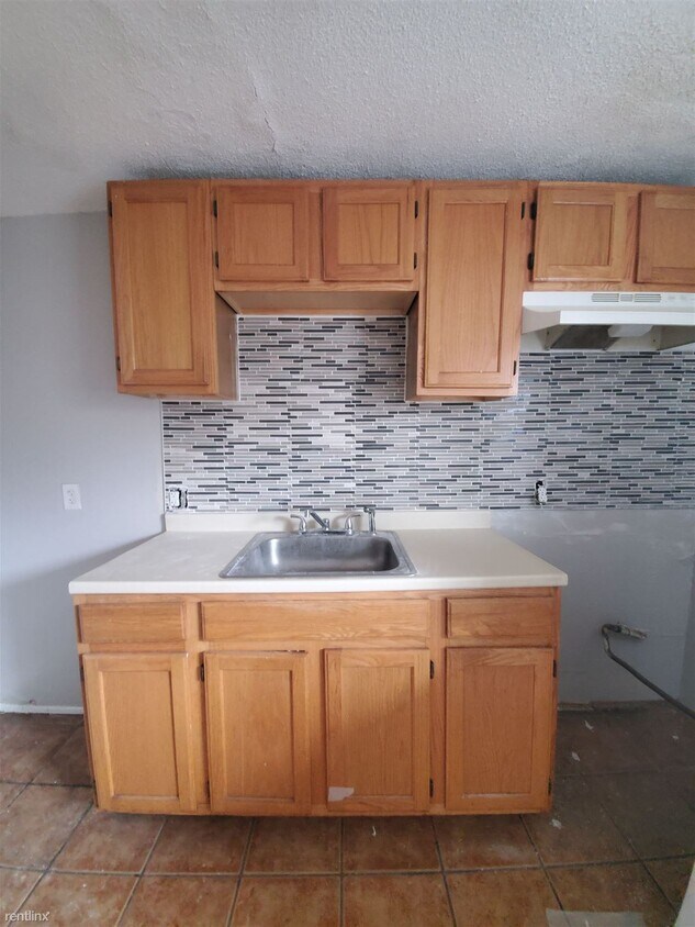 2 br, 1 bath - 320 Quinnipiac Ave 1F - 2 br, 1 bath  - 320 Quinnipiac Ave 1F