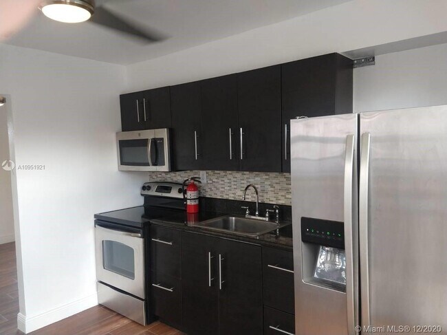 Building Photo - 334 NE 58th Terrace